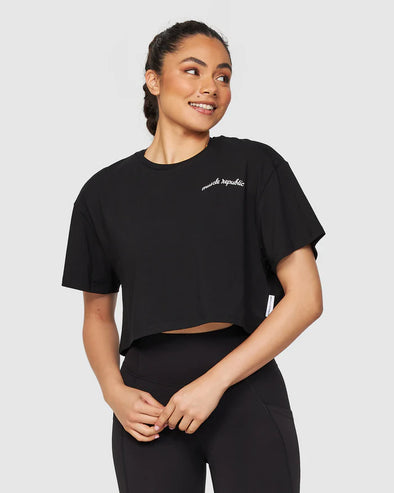 PLAY OFF CROPPED TEE - BLACK